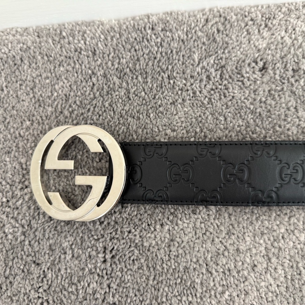 Gucci Black Embossed Belt with Silver GG Buckle - Picture 3 of 4